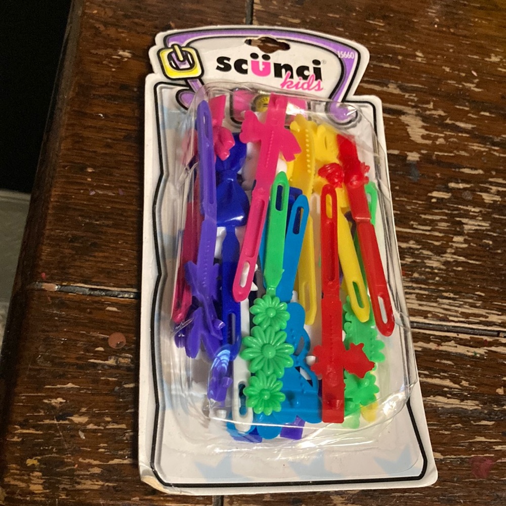 NIP 1996 scunci kids vintage barrettes assorted designs